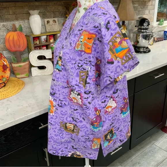 SB Fashion Scrubs V Neck Scrub Top Purple Background Medical Vet Tech
Sz Large - Picture 4 of 14